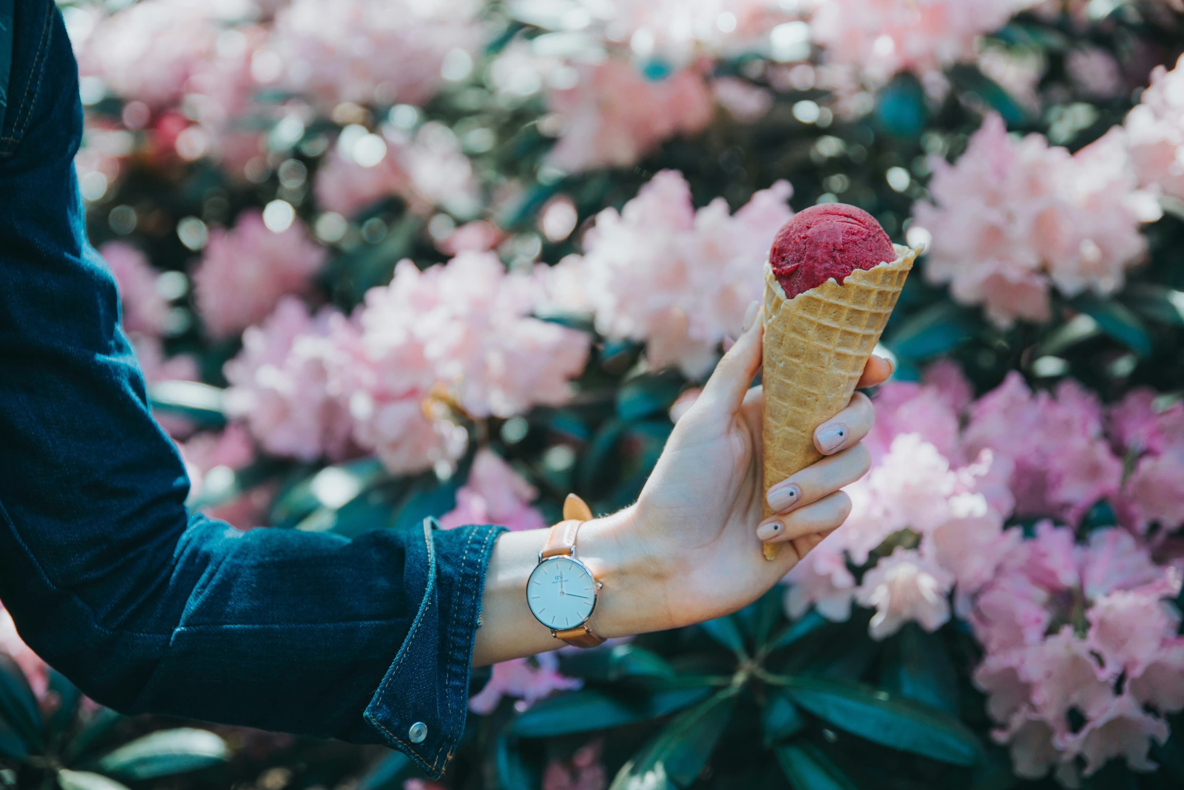 Ice cream in a cone, a cone volume model with the same $r$ and vertical $h$